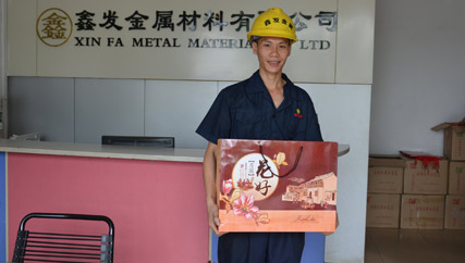 中秋將至，冷軋不銹鋼帶廠家鑫發(fā)金屬對優(yōu)秀員工進(jìn)行拜節(jié)慰問